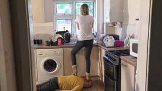 Telephone Chelsea Head Trampling In Boots