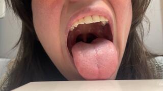 Giantess's Waiting Mouth