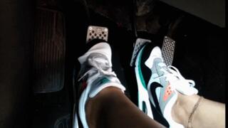 Nike Correlate Flooring & Peelout (Left View)