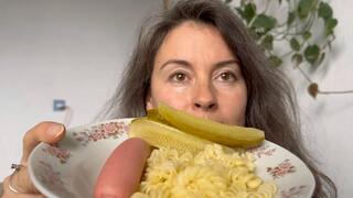 she eating her dinner mov