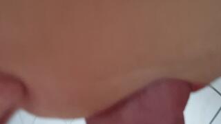 La zia con il cazzo in bocca del nipotino