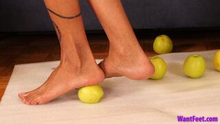 Dominant Apple Crush - 4K MP4