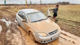 CAR STUCK Realtor Tanya is stuck in the mud