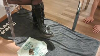 La cena dello schiavo è il fango sotto le mie suole The slave's dinner is the mud under my soles