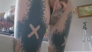 I fill my pussy with a fake pussy and fuck her with a dildo