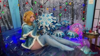 Winter Zelda Blows Up Beautiful Snowflake Mylar Balloons