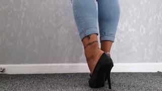 Do you enjoy perving on my feet ?