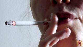 Smoking Eve 120s lips Follow the cigarette