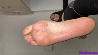 Barefoot Stomping - Giantess - HD MP4