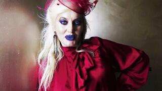 BEWITCHING GLOSSY LIPS