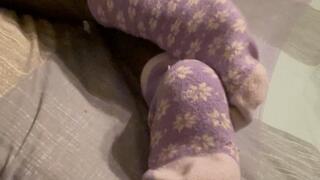 Footjob huge cumshot