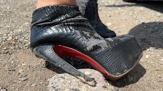 HIGH HEELS I break the heels of old ankle boots