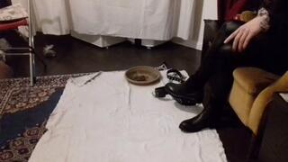 La cena dello schiavo è il fango sotto le mie suole The slave's dinner is the mud under my soles 2