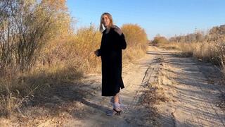 a girl in high heels woke up in an unknown place with her feet tied, she realized that she needed to go where there were people, but she could only jump on her tied