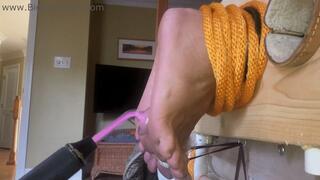 Shock the Feet III - voilet wand to the feet