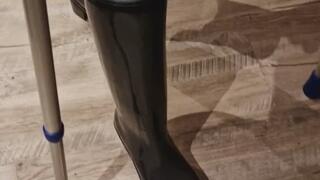 Take on my Heelboots in nylons and walk with crutches