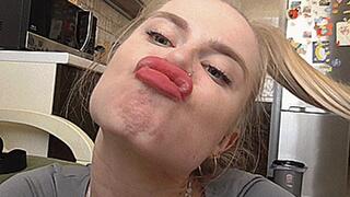 I smell my lips! MP4