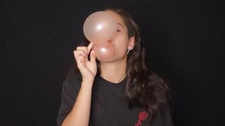 Amateur teen blows bigger bubbles