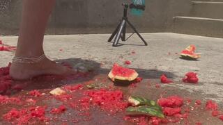 Watermelon crush in real time and slow motion