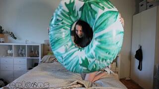 Saskia - Bikini swimring blowing and popping