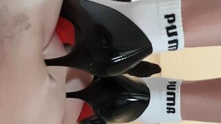 Piétinement en Louboutin et adoration de chaussures
