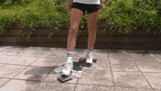 Sneaker-Girl Doro - Crush some old CD