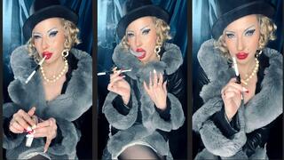 Smoking marlboro red 100 filterless with a holder in fur