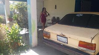 Roxan attempts to start car while pumping pedals and then driving (3)