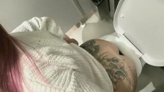 Ugly behavior in a public toilet HD