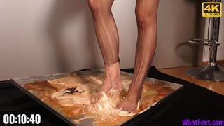 Melanie Pantyhose Stuck - 4K MP4