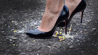 Louboutin pumps food crush, high heels sweet crushing, girl crushed sweets, louboutin crush