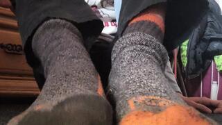 Removing Sweaty Socks & Giving Footjob