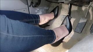 Driving sexy pumps