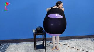 Momo Does Balloon Stuffing with Jess J HD (1920x1080)