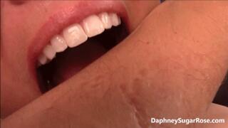 * 854x480p * A Deep Bite Mark Flesh Biting -Mp4