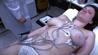 Adele: esame del battito cardiaco ed ECG - Adele: heart beat exam and EKG (MED EXAM)