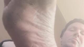 Ich bin dein Herr, leck den schmutz von meinen Füssen!