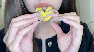 #182 - Shiny long nails on candy