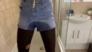 Mistress Nas's Stockings and Jeans Wetting!