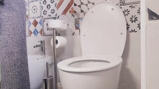 mmm I push and pee, you can look at me