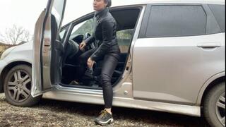 jumping in car m0