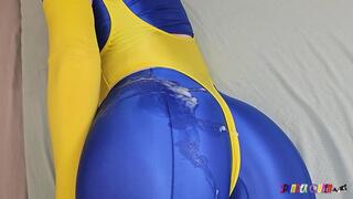 SpandexQueen sucks dick, comes twice and drains his balls on her blue spandex leggings