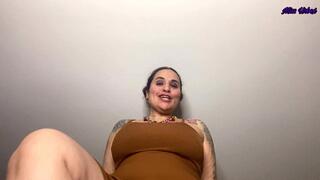 PIEDI PICCOLI TETTE GRANDI