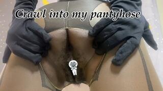 Crawl into Rowanie’s Cooch through her Pantyhose as she spreads her Asshole