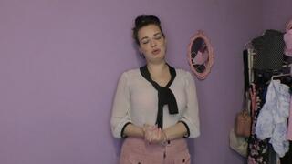 Estate Agent Desperate To Make A Sale