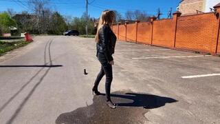 Walking in one shoe, Aliona losing high heels mules, losing shoe walking, lost high heels