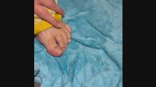 Take a shower with my feet