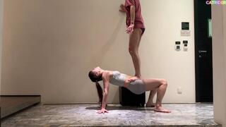 CR168_Sexy fitness influencer lifts me up