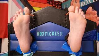 'GLORY SOLE TICKLING: Hunty