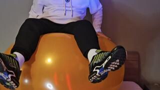 Tom's boyfriend sits on a big 36 inch inflating balloon until it pops